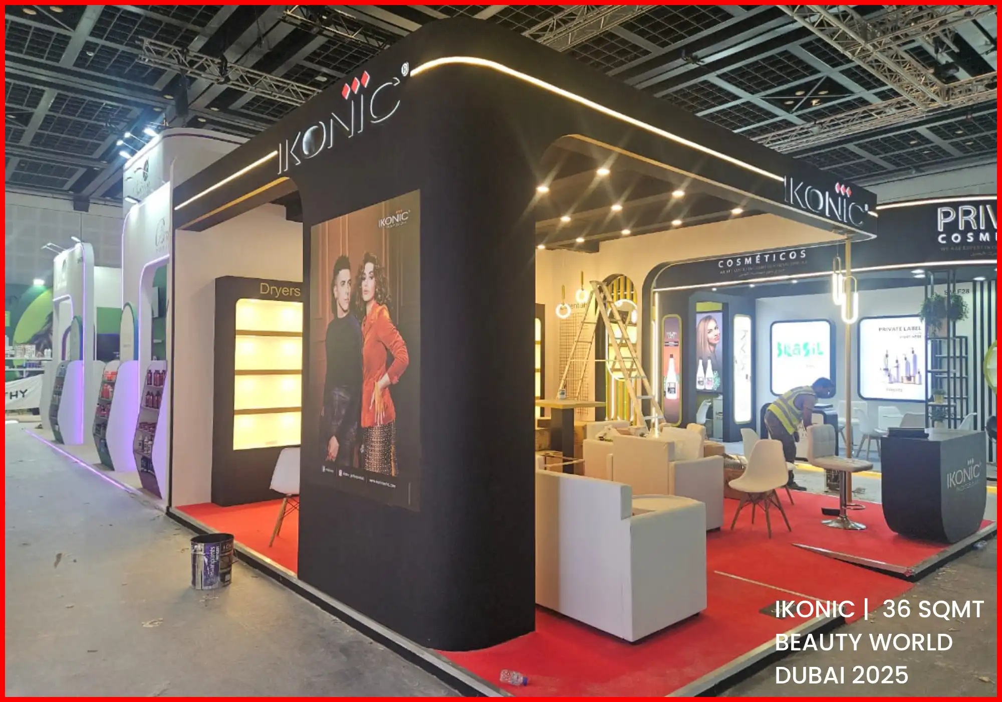 IKONIC Stand build by propshop